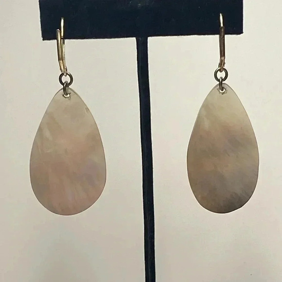 ABALONE SHELL PIERCED EARRINGS - Picture 4 of 5